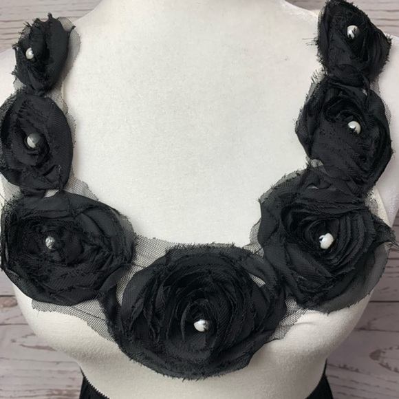 EUC Soprano Floral Mesh Detail Sleeveless Dress - Picture 2 of 7